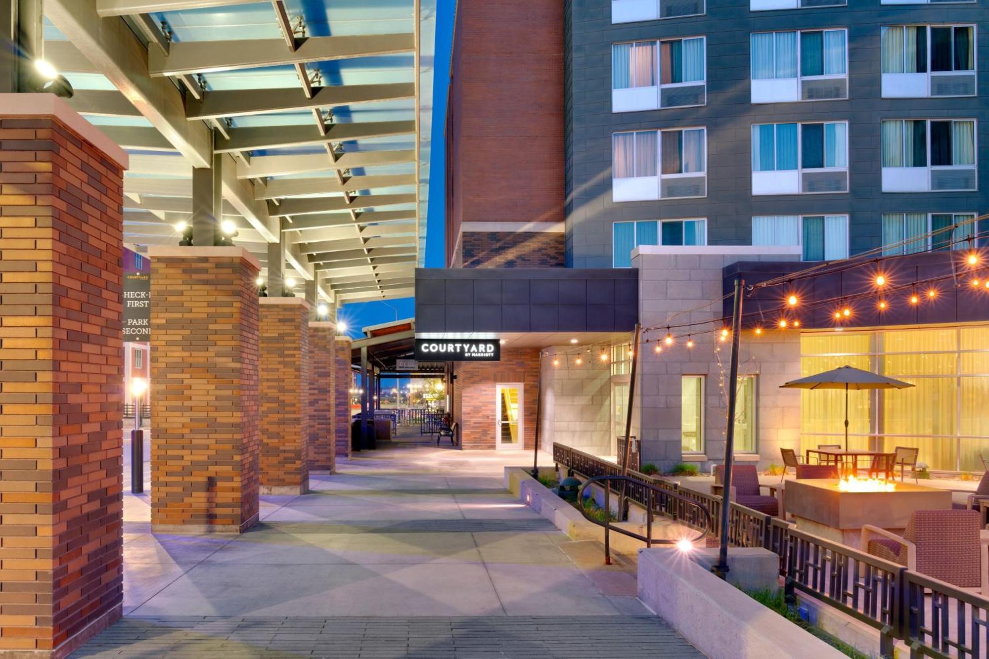 Готель Courtyard Lincoln Downtown Екстер'єр фото