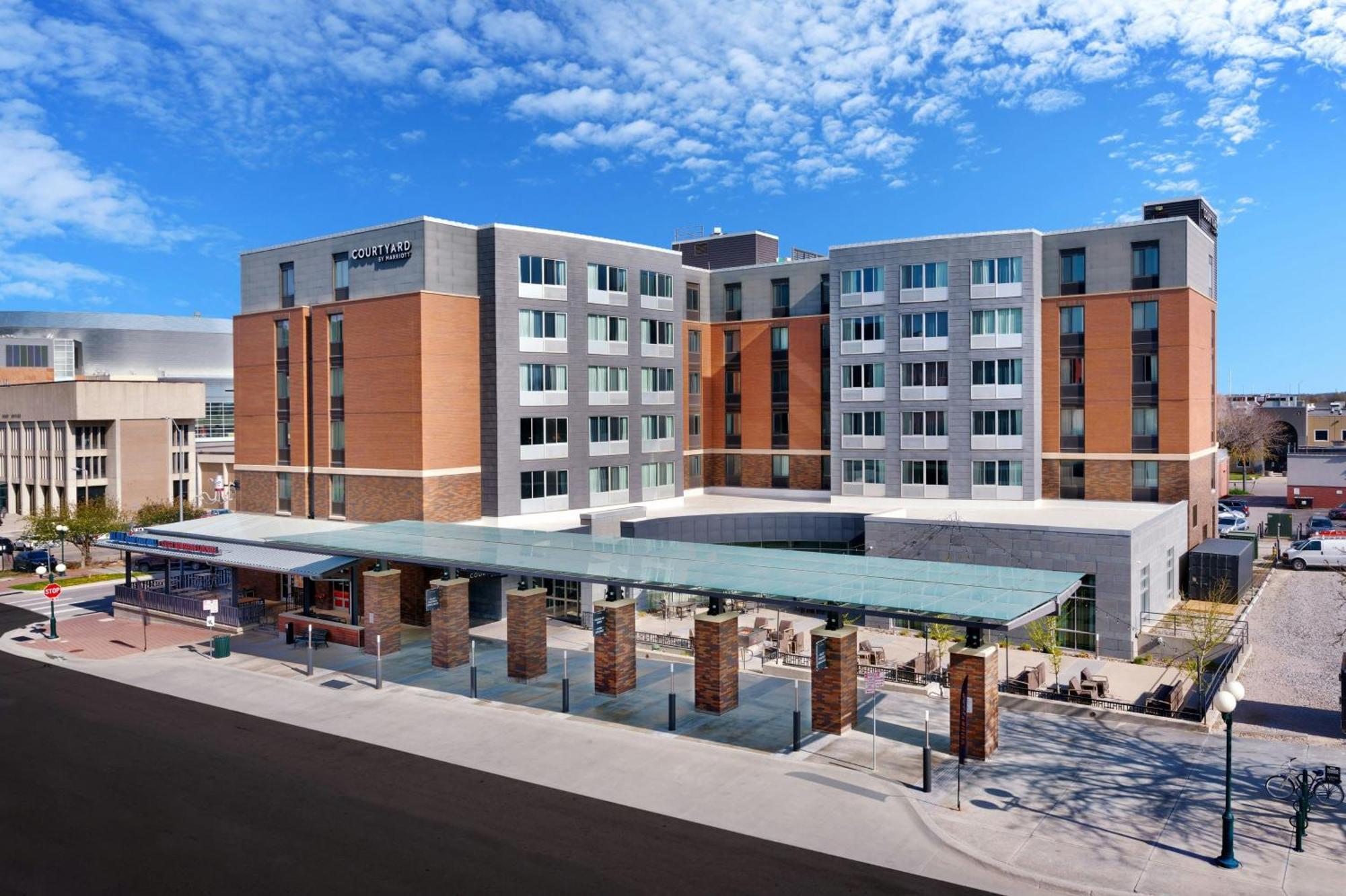 Готель Courtyard Lincoln Downtown Екстер'єр фото