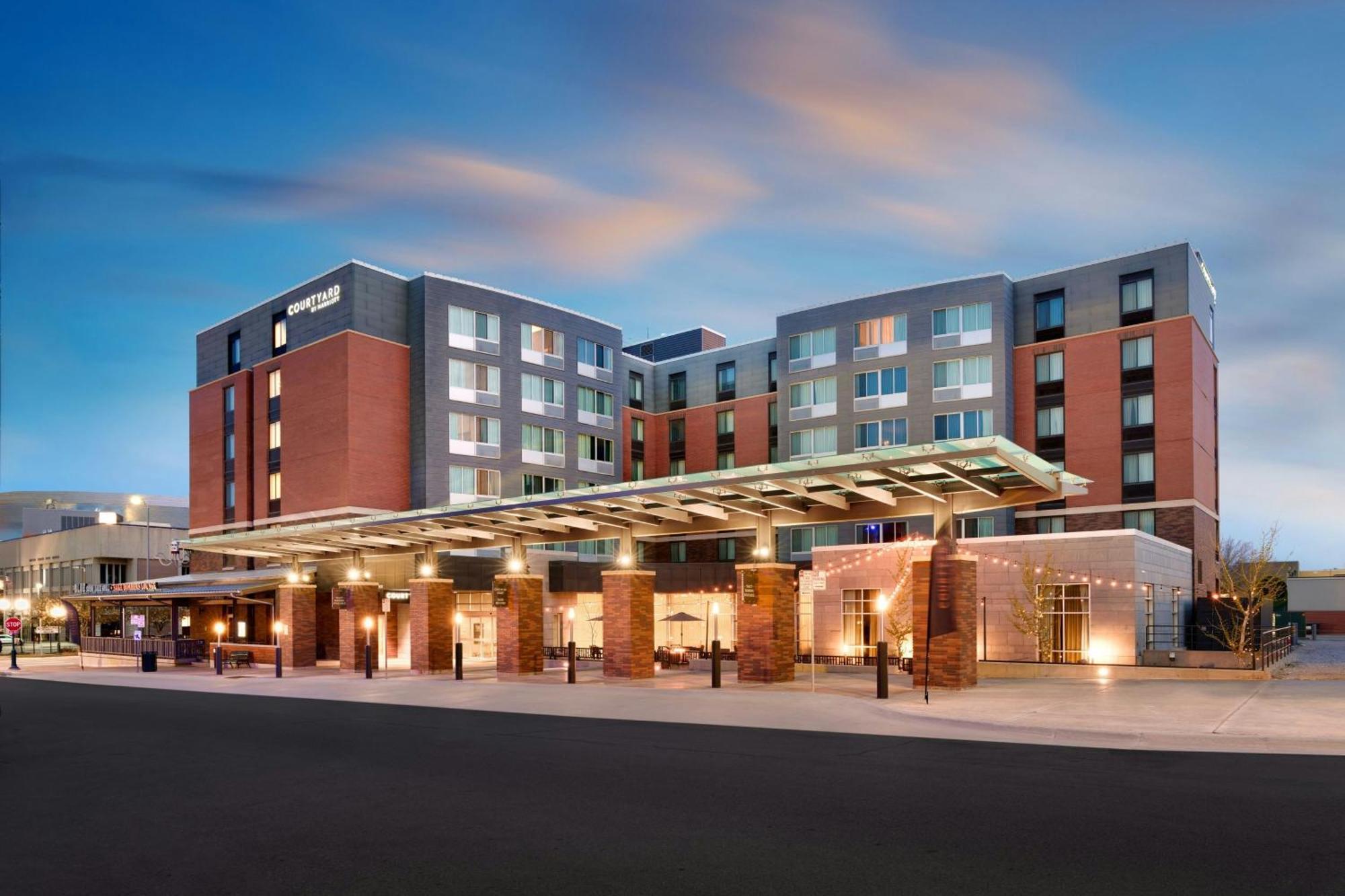 Готель Courtyard Lincoln Downtown Екстер'єр фото
